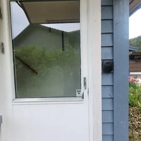 아파트 Charming Attic With A Private Entrance