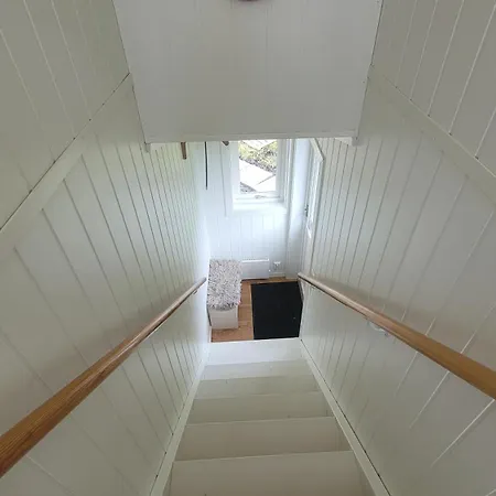 아파트 Charming Attic With A Private Entrance