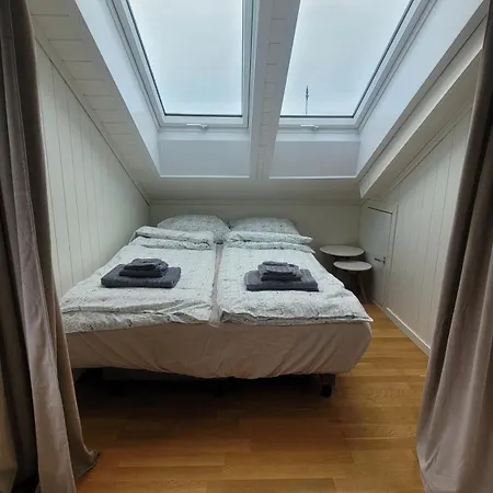 아파트 Charming Attic With A Private Entrance 베르겐