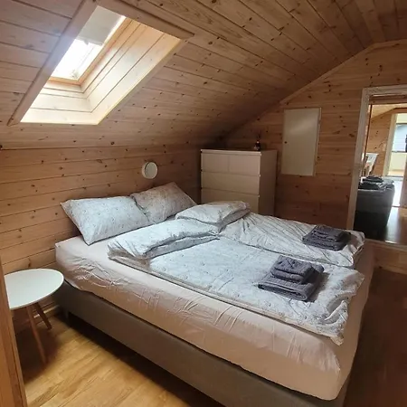 Charming Attic With A Private Entrance * 베르겐